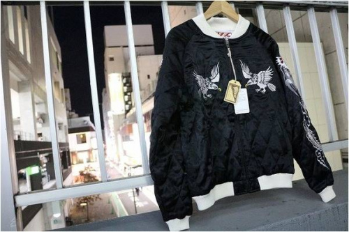 ユニセックスのスカジャン