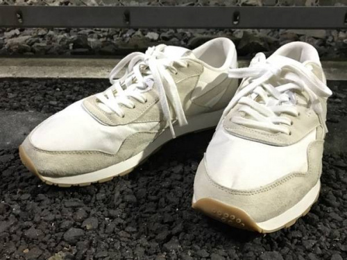 ホワイトのリーボック　メゾンキツネ