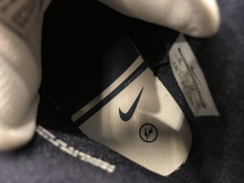 スニーカーのNIKE