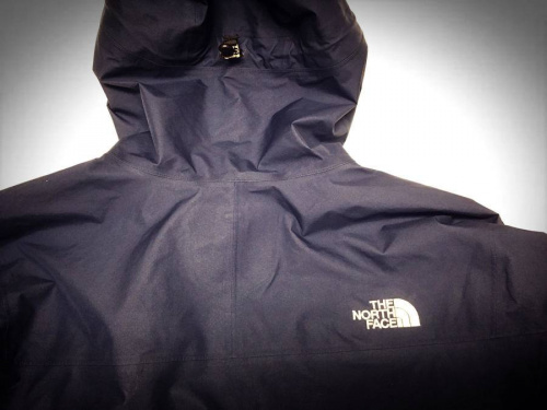 マウンテンパーカーのシューズ