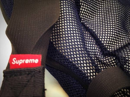 バックパックのSUPREME