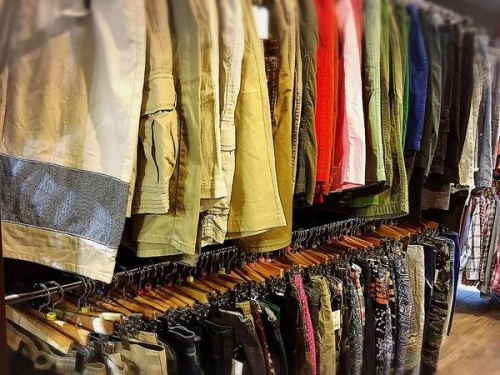 メンズのワイドパンツ