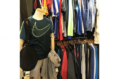 メンズのトップス