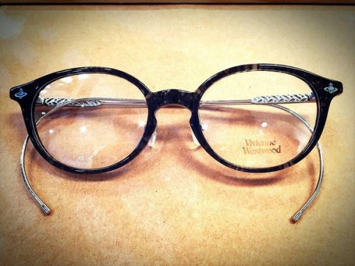 ヴィヴィアンウエストウッドのダニエルウェリントン