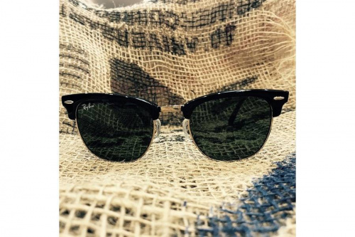 サングラスのRAY-BAN