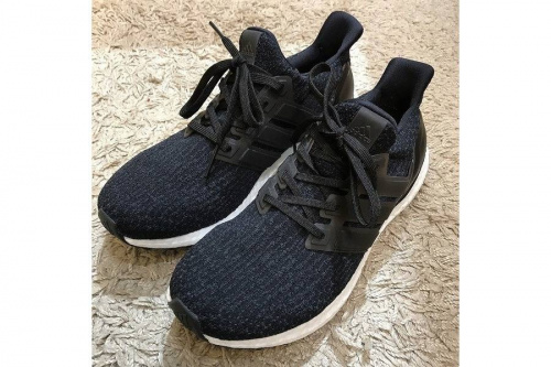 スニーカーのadidas