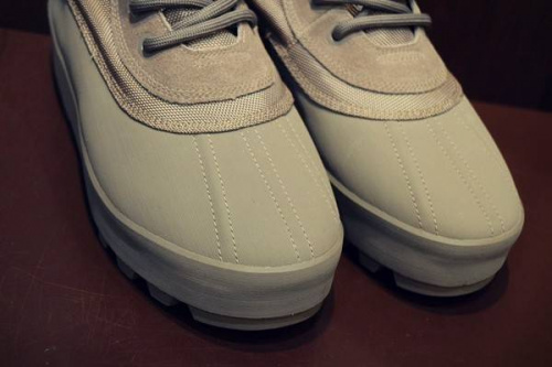 アディダスのYEEZY