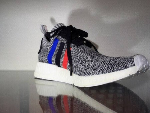 スニーカーのadidas