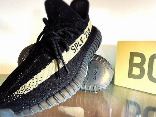 スニーカーのadidas