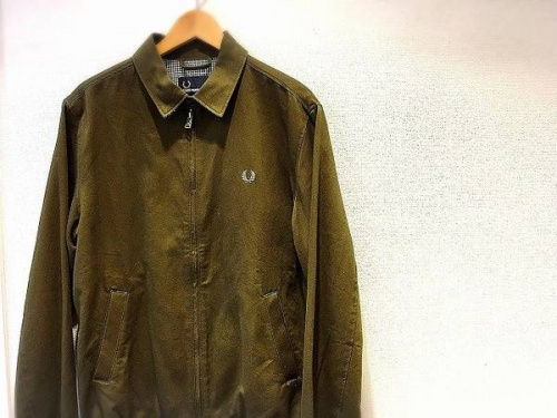 ジャケットのFRED PERRY