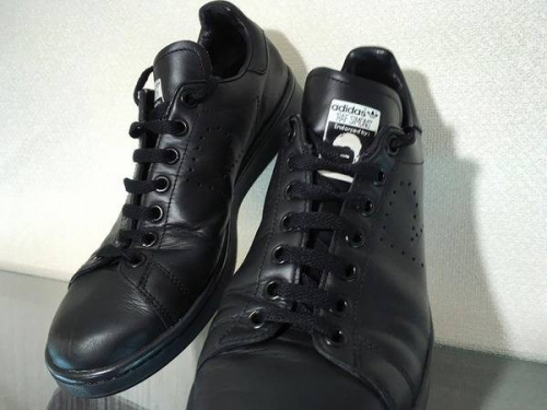 スニーカーのスタンスミス