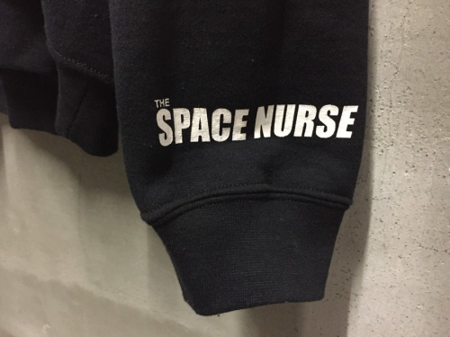 アンダーカバーのプルオーバーパーカー