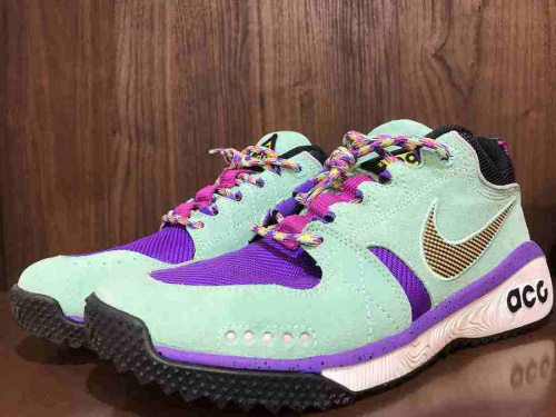 NIIKE ACGのナイキエーシージー