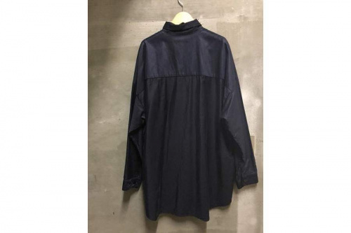 フーワットのシャツ