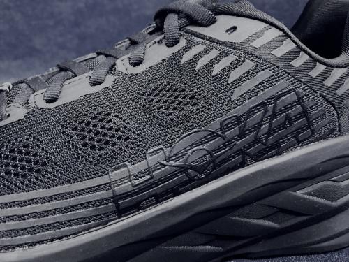 アウトドアブランドのHOKAONEONE