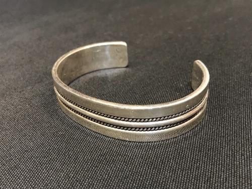 シルバーアクセサリーのメンズ