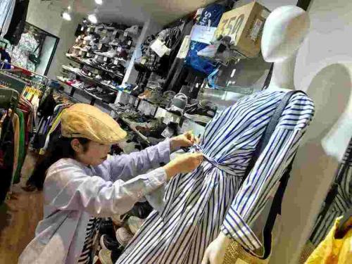 スタッフ募集の本厚木