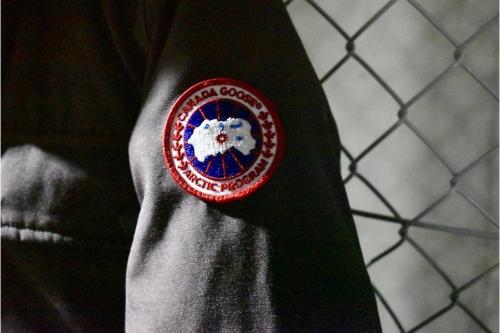 カナダグースのMONCLER