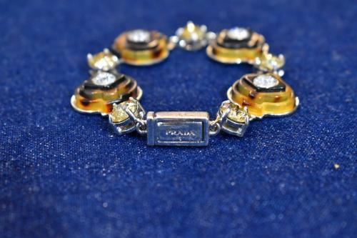 プラダのシルバーアクセ