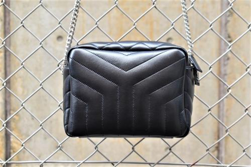 YVES SAINT LAURENTのイヴサンローラン