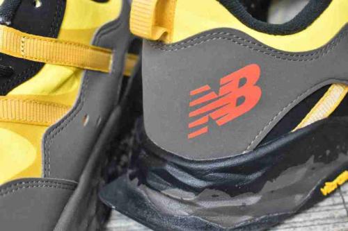 スニーカーのトレイル