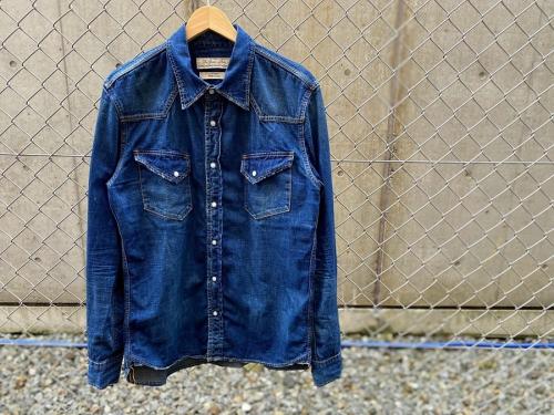 ウエスタンシャツのデニムシャツ