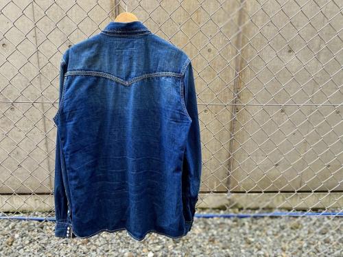 デニムシャツ