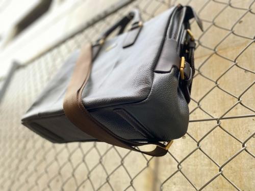 ブリーフケースのレザーバッグ