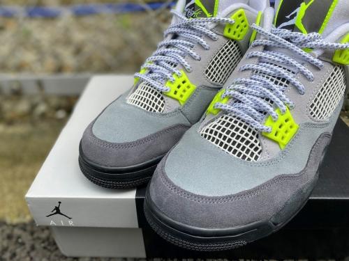 AIR JORDAN 4のエアマックス95　ネオン