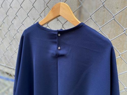 コクーンワンピースのクルーネックワンピース