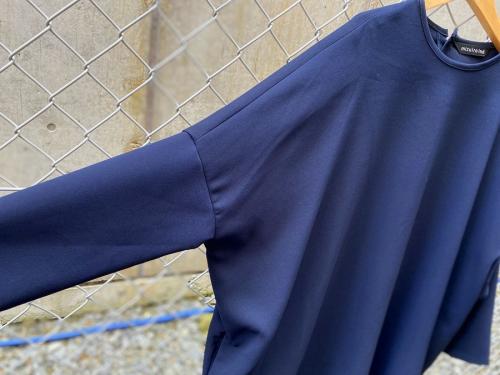 クルーネックワンピース