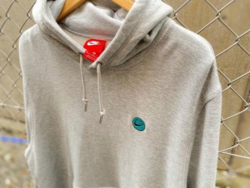 HAVE A NIKE DAYのスウッシュ