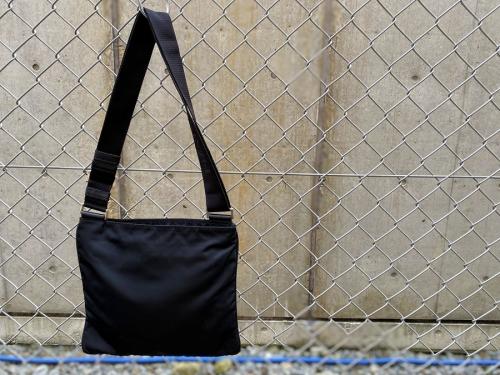 プラダのナイロンバッグ