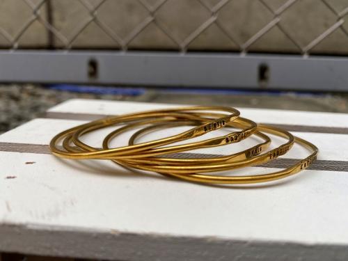 バングルのシルバーアクセサリー