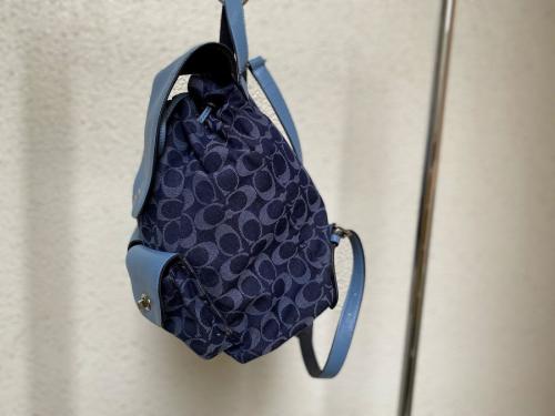 シグネチャーのブランドバッグ