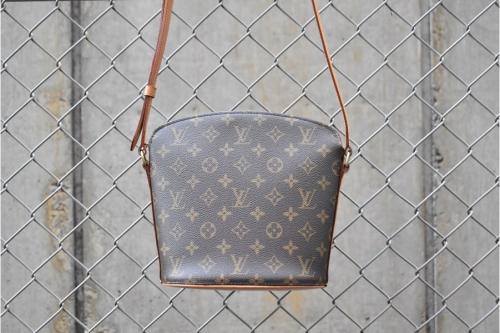LOUIS VUITTON 　のルイ ヴィトン　