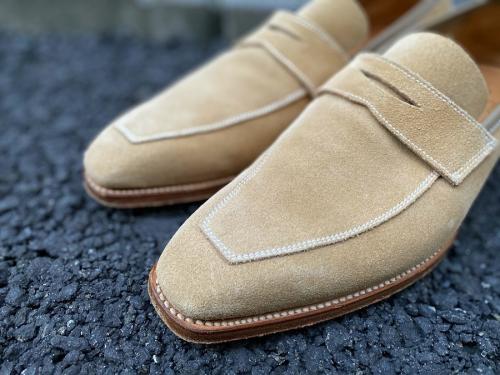 クロケット＆ジョーンズのローファー