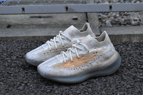 adidasのアディダス