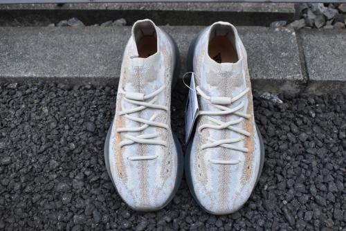 アディダスのYEEZY BOOST 380