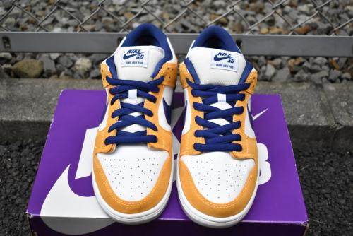 ナイキのDUNK LOW PRO