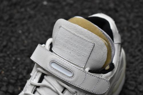 スニーカーのロートップレトロスニーカー