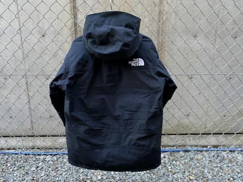 ダウンジャケットのMOUNTAIN DOWN JACKET