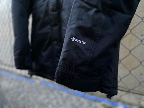 マウンテンダウンジャケット