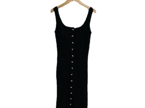 ワンピースの小嶋陽菜