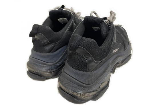 バレンシアガのTRIPLE S