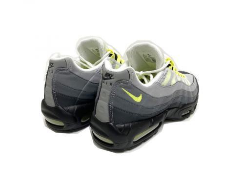 ナイキのAIR MAX95