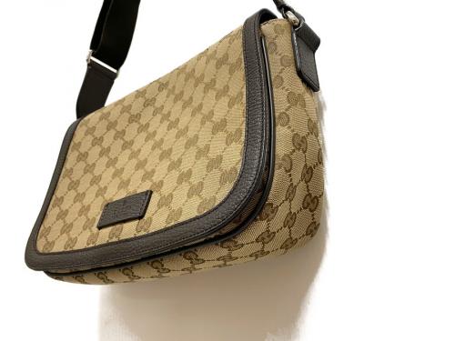 GG柄のキャンバスショルダーバッグ