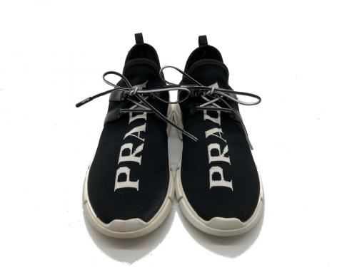 スニーカーのF0967