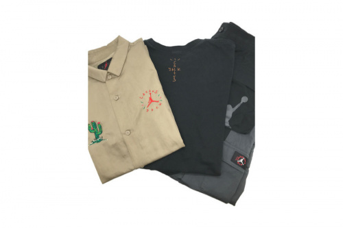 ストリートブランドのNIKE × TRAVIS SCOTT