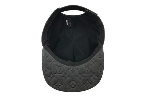 モノグラムのキャップ